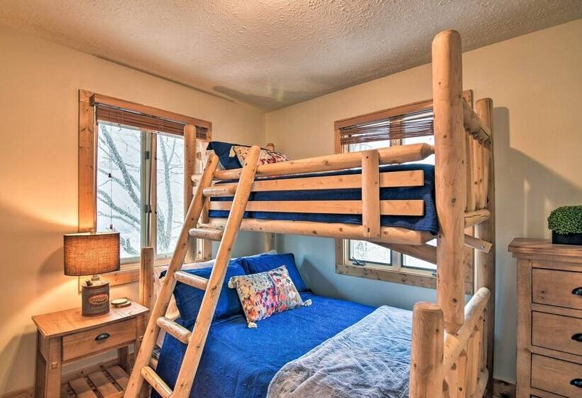 Cabin W/ Hot Tub & Mountain Views, < 5 Mi To Boone