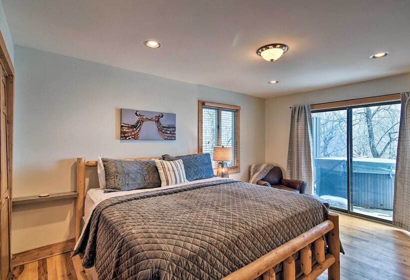 Cabin W/ Hot Tub & Mountain Views, < 5 Mi To Boone