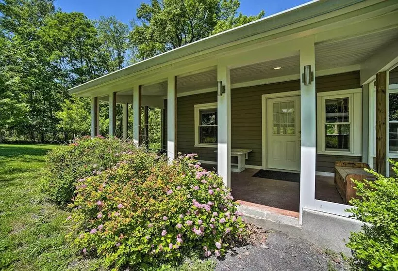 Charming Cottage W/ Deck: Mtn + Lake Views!