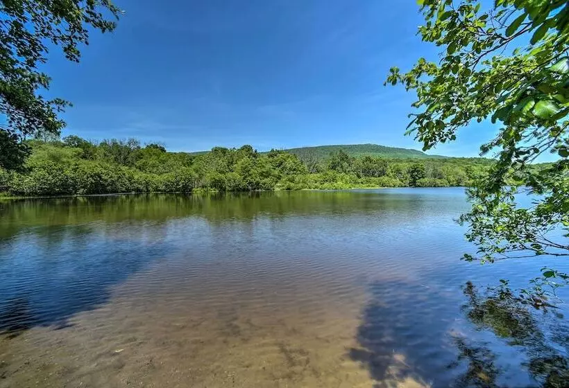 Charming Cottage W/ Deck: Mtn + Lake Views!