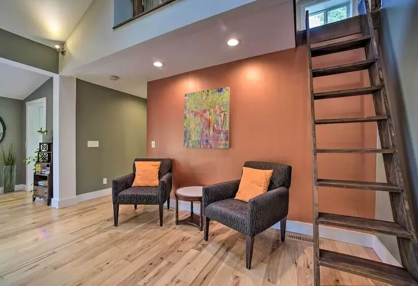 Charming Cottage W/ Deck: Mtn + Lake Views!