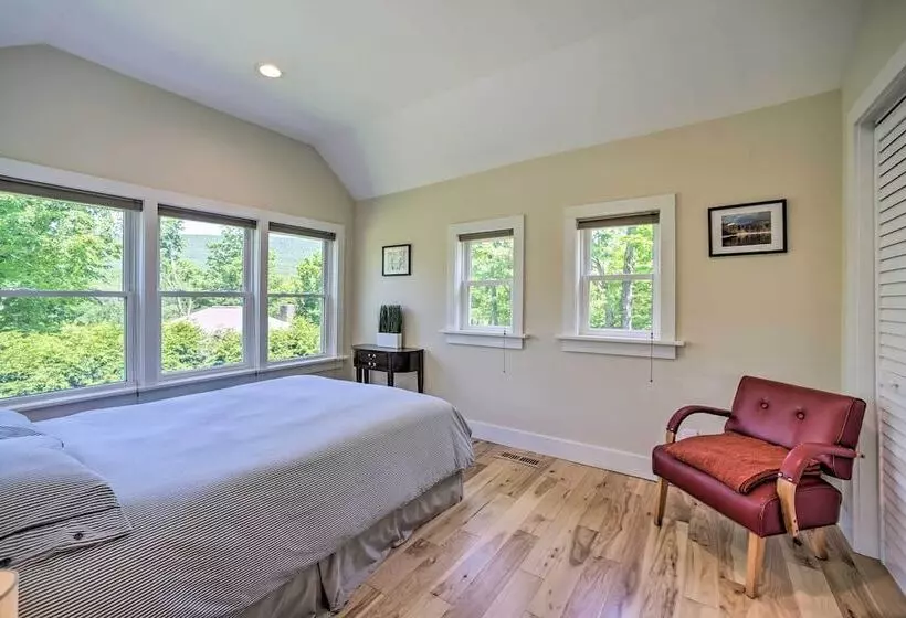 Charming Cottage W/ Deck: Mtn + Lake Views!