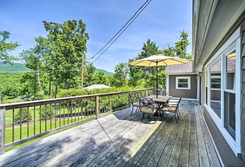 Charming Cottage W/ Deck: Mtn + Lake Views!