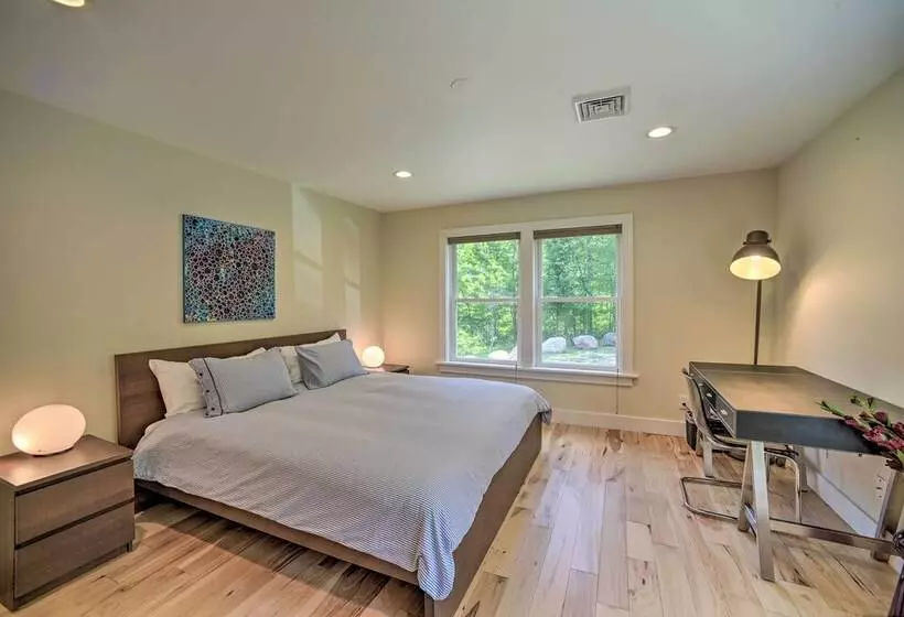 Charming Cottage W/ Deck: Mtn + Lake Views!