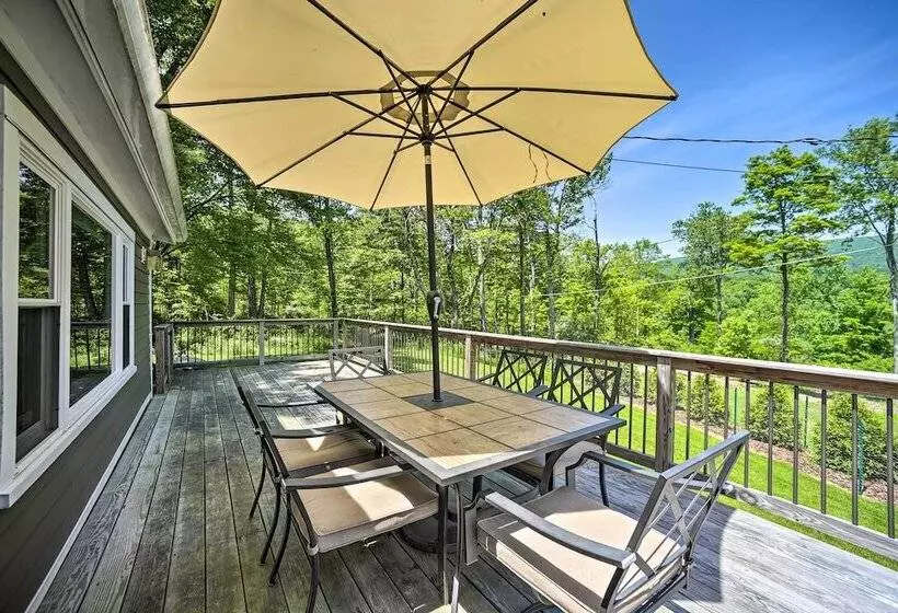 Charming Cottage W/ Deck: Mtn + Lake Views!