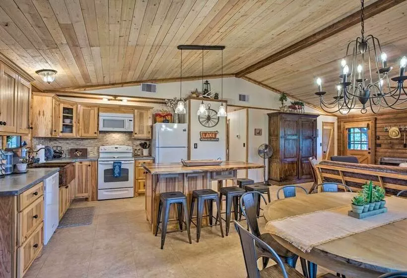 Chic Lakefront Cabin W/ Dock & Bluff Creek Views!