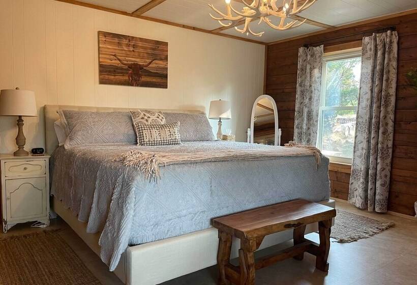 Chic Lakefront Cabin W/ Dock & Bluff Creek Views!