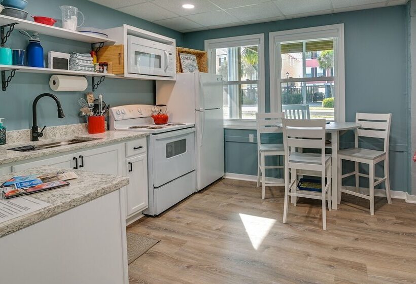 Below Deck Beach House: Walk To The Ocean!