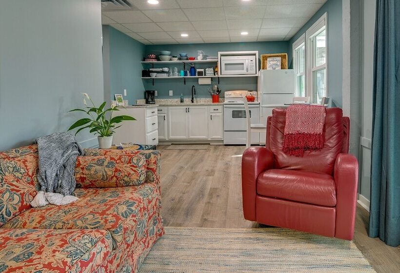 Below Deck Beach House: Walk To The Ocean!