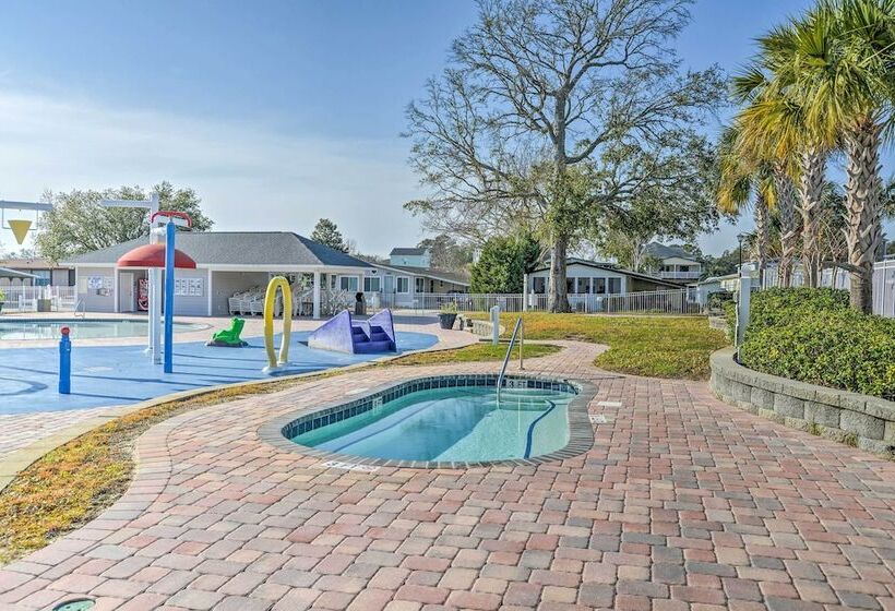 Below Deck Beach House: Walk To The Ocean!