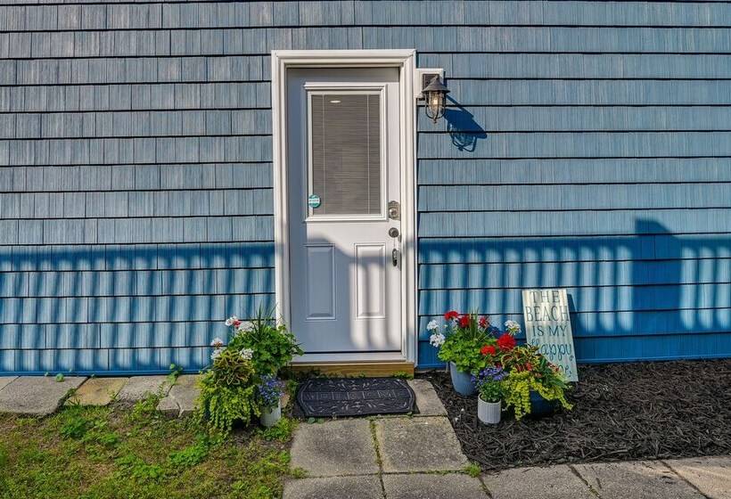 Below Deck Beach House: Walk To The Ocean!