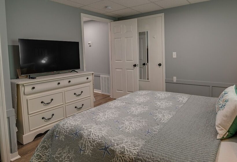 Below Deck Beach House: Walk To The Ocean!