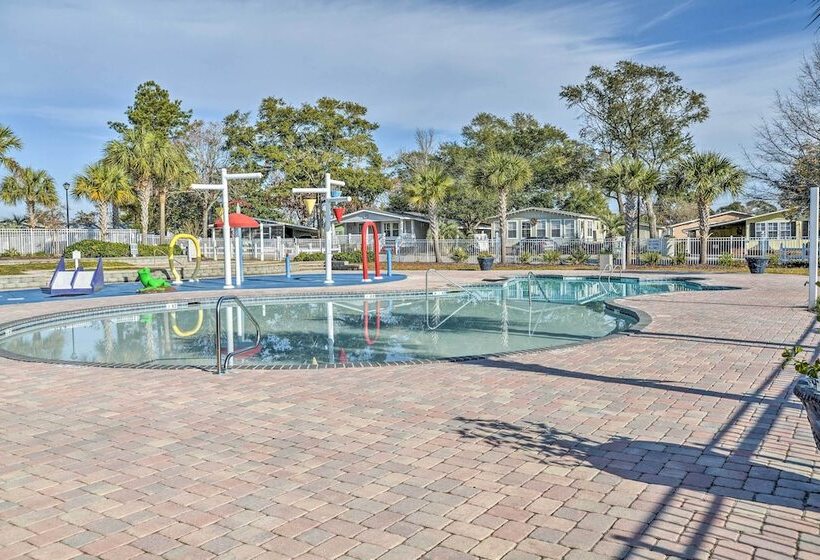 Below Deck Beach House: Walk To The Ocean!