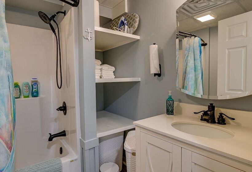 Below Deck Beach House: Walk To The Ocean!