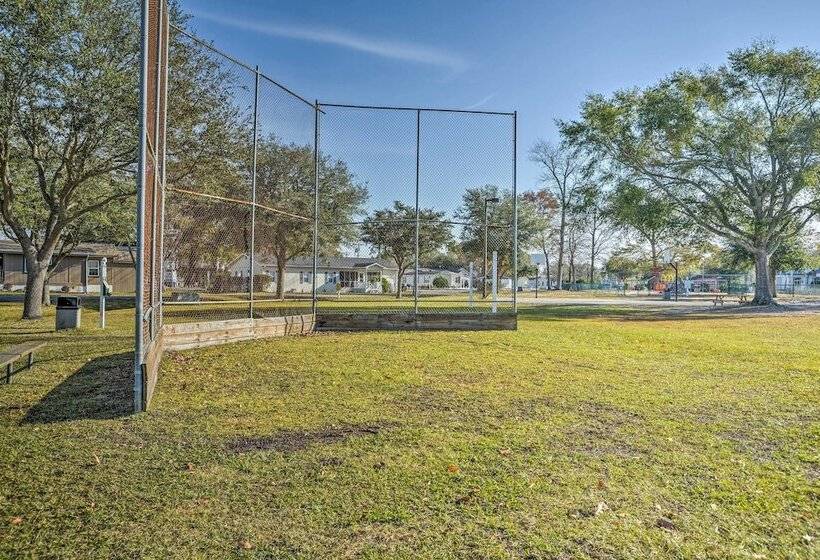 Below Deck Beach House: Walk To The Ocean!