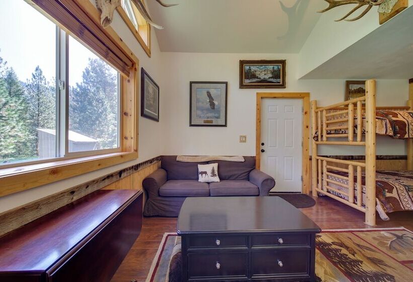 Cozy Countryside Cabin In Robie Creek Park!