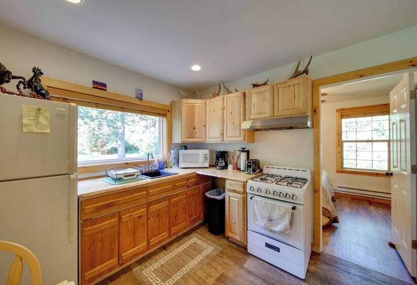 Cozy Countryside Cabin In Robie Creek Park!