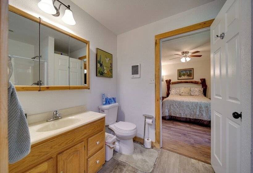 Cozy Countryside Cabin In Robie Creek Park!