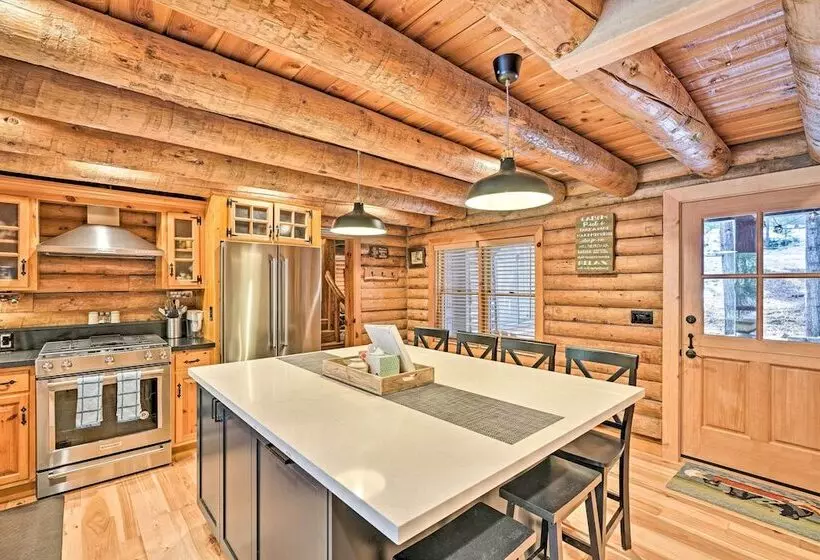 5 Mi To Hiking: Custom Cabin W/ Deck In Arnold!