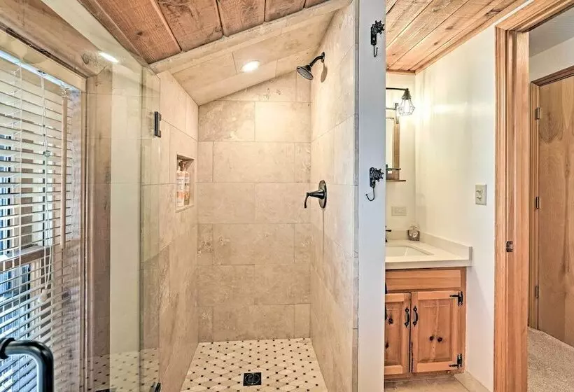 5 Mi To Hiking: Custom Cabin W/ Deck In Arnold!