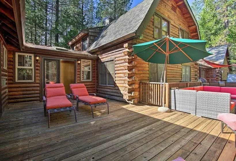 5 Mi To Hiking: Custom Cabin W/ Deck In Arnold!