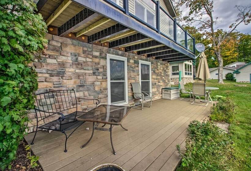 Delightful Isle Retreat W/ Boat Dock & Slip!