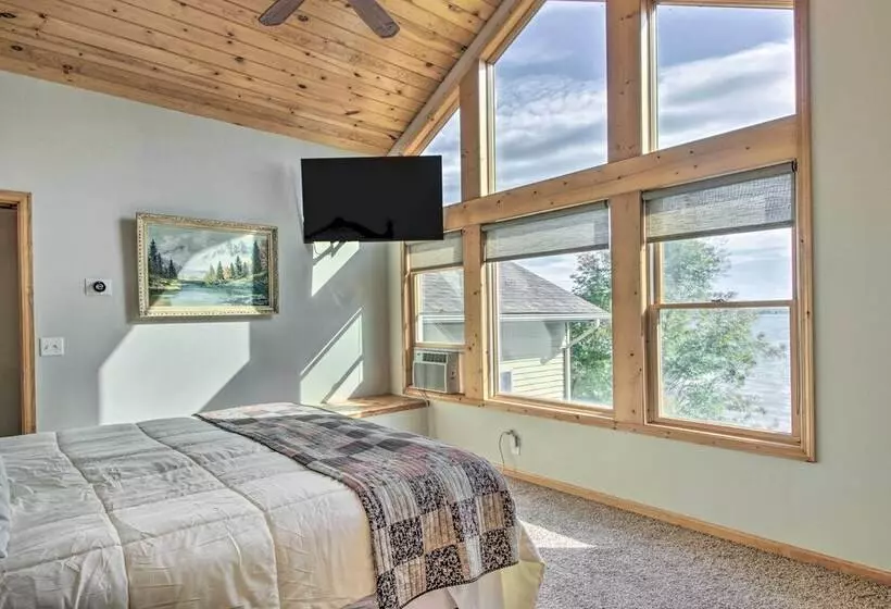 Delightful Isle Retreat W/ Boat Dock & Slip!