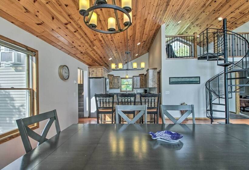 Delightful Isle Retreat W/ Boat Dock & Slip!