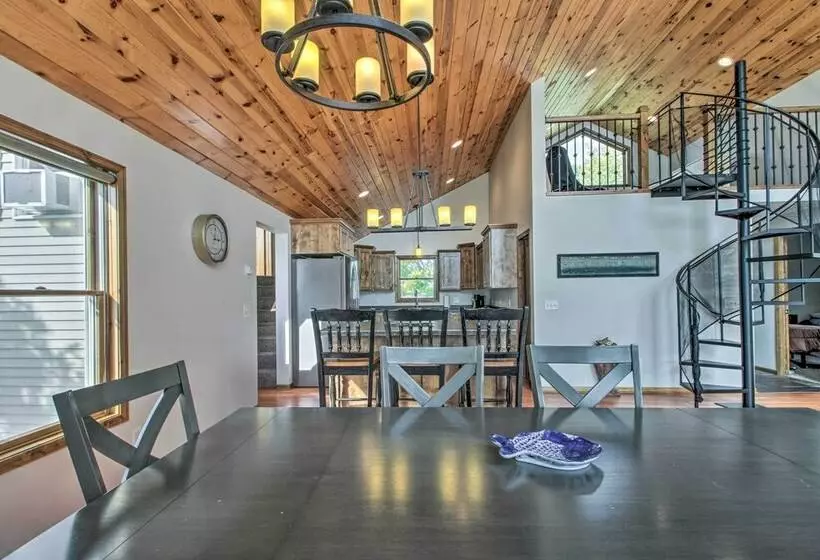 Delightful Isle Retreat W/ Boat Dock & Slip!