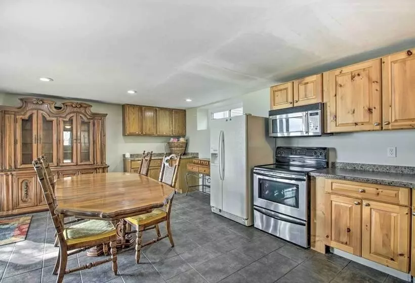 Delightful Isle Retreat W/ Boat Dock & Slip!