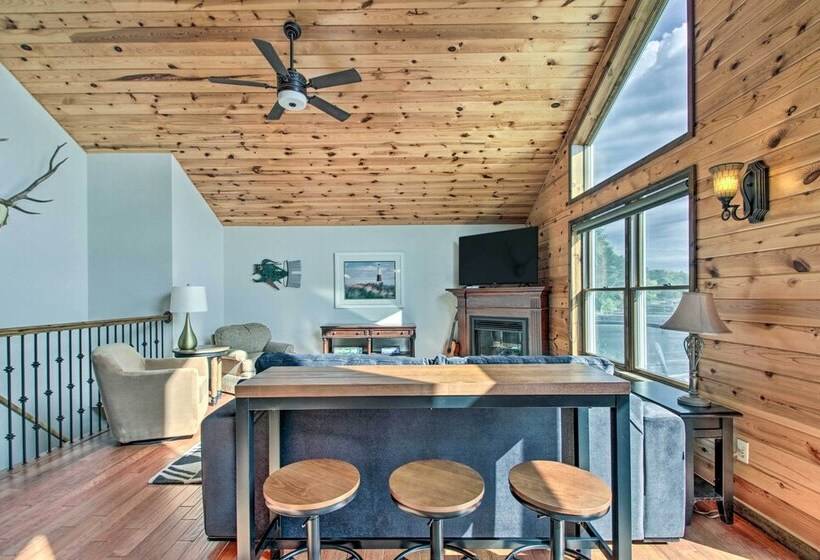 Delightful Isle Retreat W/ Boat Dock & Slip!