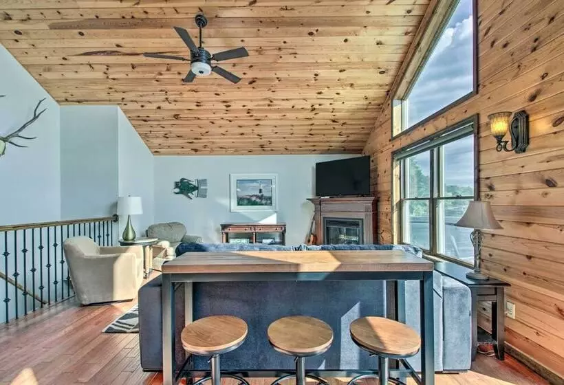 Delightful Isle Retreat W/ Boat Dock & Slip!