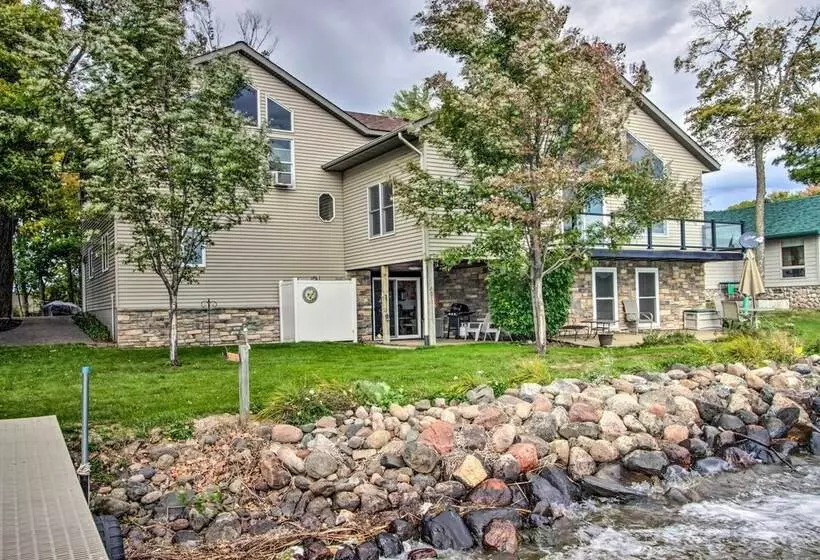 Delightful Isle Retreat W/ Boat Dock & Slip!