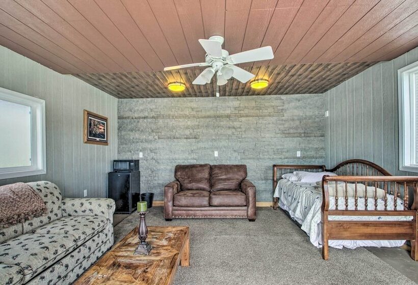 Delightful Isle Retreat W/ Boat Dock & Slip!