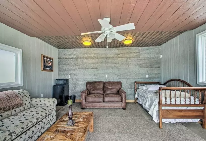 Delightful Isle Retreat W/ Boat Dock & Slip!