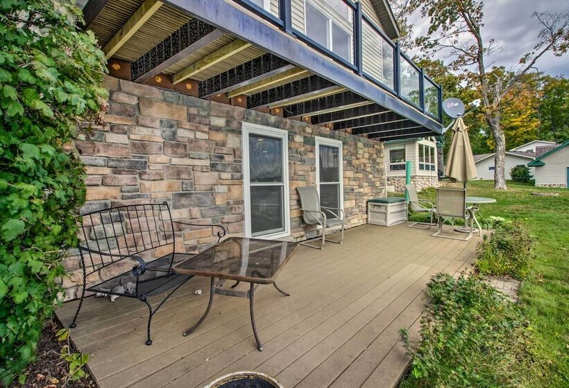 Delightful Isle Retreat W/ Boat Dock & Slip!