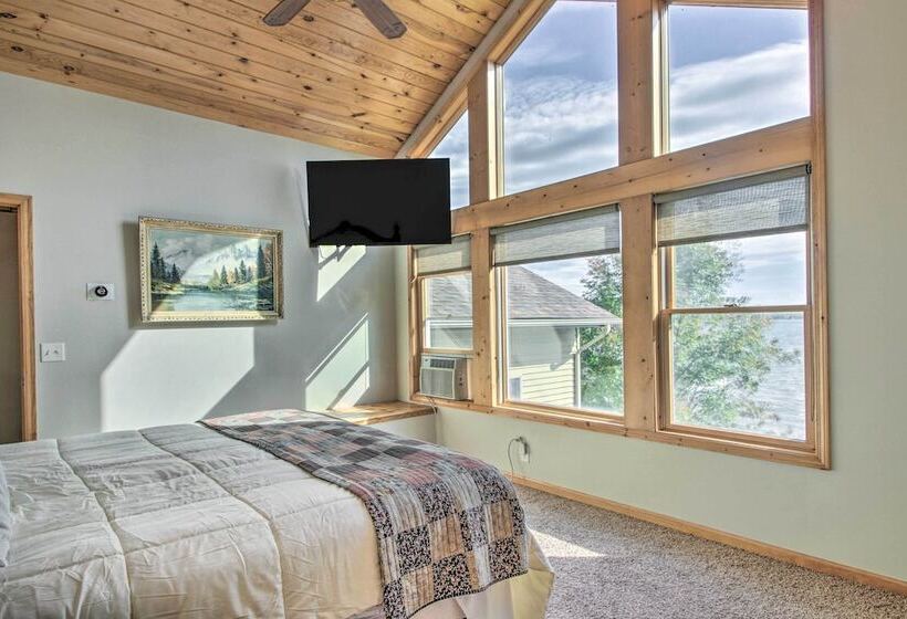 Delightful Isle Retreat W/ Boat Dock & Slip!