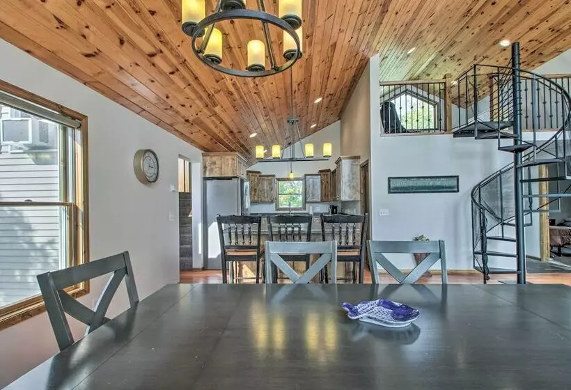 Delightful Isle Retreat W/ Boat Dock & Slip!