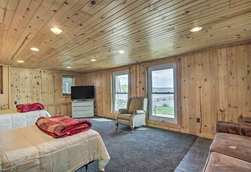 Delightful Isle Retreat W/ Boat Dock & Slip!