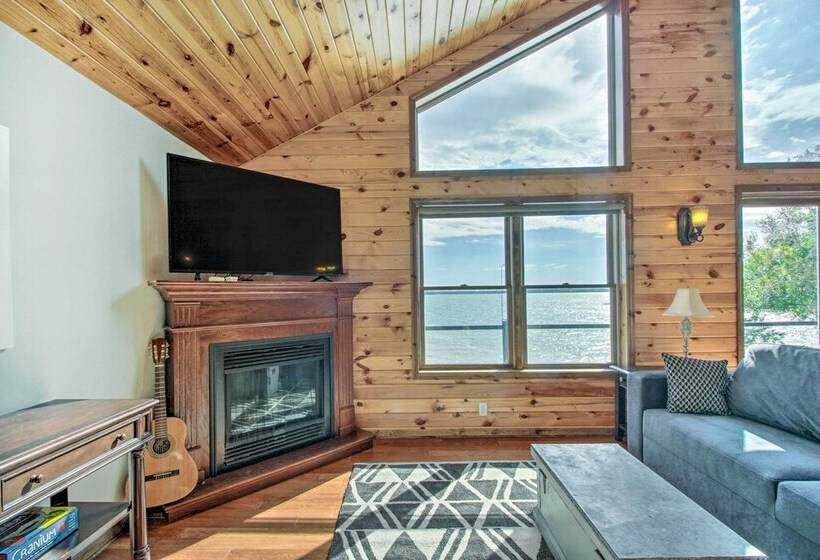 Delightful Isle Retreat W/ Boat Dock & Slip!