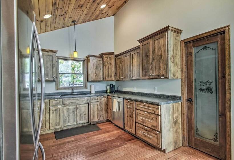 Delightful Isle Retreat W/ Boat Dock & Slip!