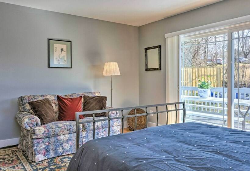 Downtown Brevard Retreat With Fire Pit & Deck!