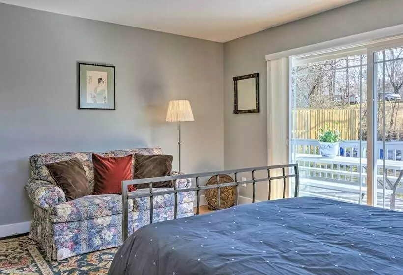 Downtown Brevard Retreat With Fire Pit & Deck!