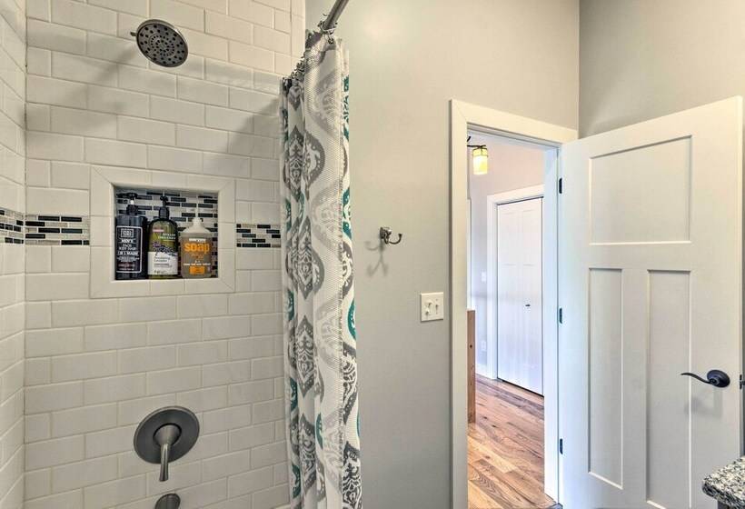 Downtown Brevard Retreat With Fire Pit & Deck!