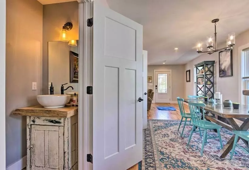 Downtown Brevard Retreat With Fire Pit & Deck!