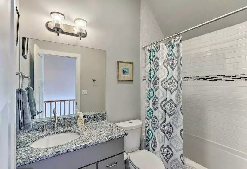 Downtown Brevard Retreat With Fire Pit & Deck!