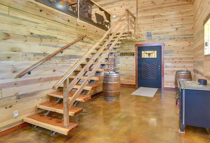 Early Cabin W/ Deck ~ 20 Mi To Lake Brownwood!