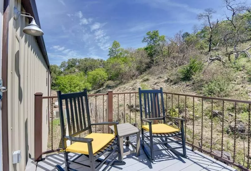 Early Cabin W/ Deck ~ 20 Mi To Lake Brownwood!