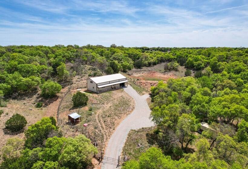 Early Cabin W/ Deck ~ 20 Mi To Lake Brownwood!