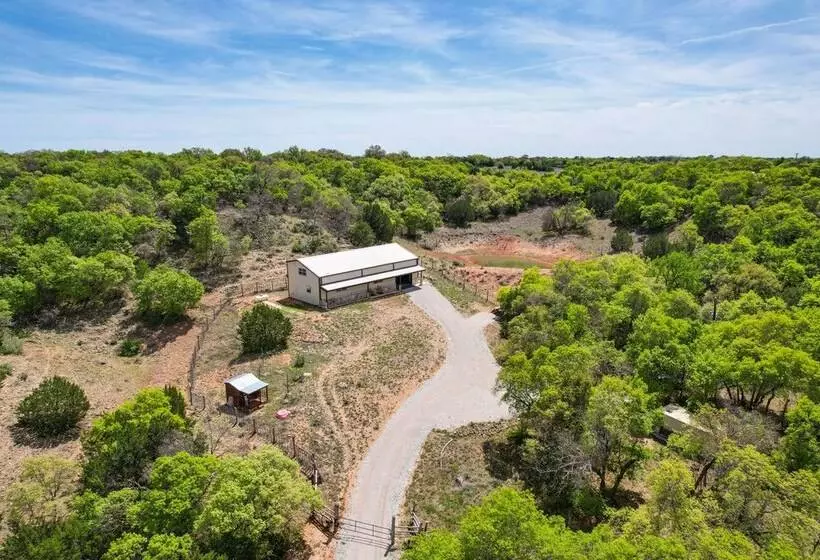 Early Cabin W/ Deck ~ 20 Mi To Lake Brownwood!